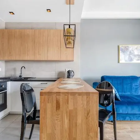 - Center - Stylish And Cozy - G147a *