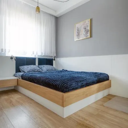 - Center - Stylish And Cozy - G147a *